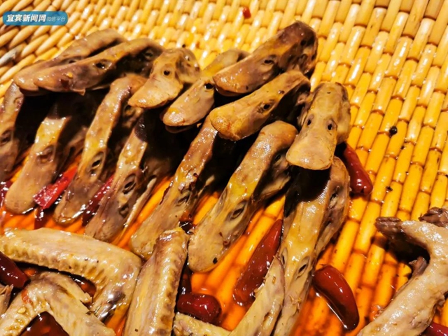 绝了！宜宾这几条美食街，没去过都不算真正的吃货!(图15)