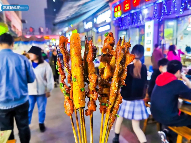 绝了！宜宾这几条美食街，没去过都不算真正的吃货!(图13)