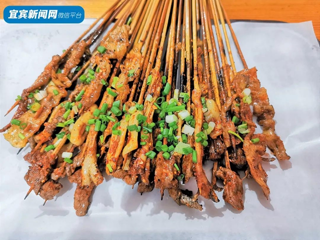 绝了！宜宾这几条美食街，没去过都不算真正的吃货!(图22)