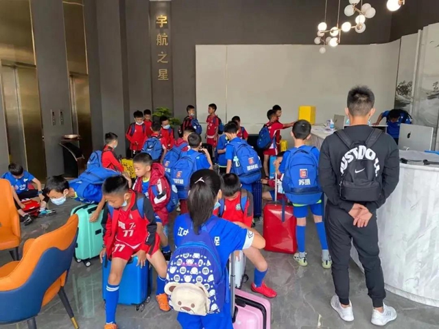 厉害！富顺这群少年勇夺四川省青少年足球联赛冠军！(图2)