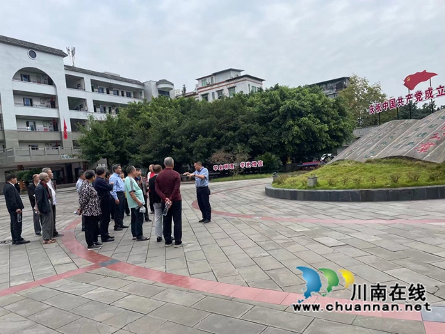悠悠校友情,拳拳母校心!合江中学校友回母校参观(图2) 悠悠校友情,拳拳母校心!合江中学校友回母校参观(图2)