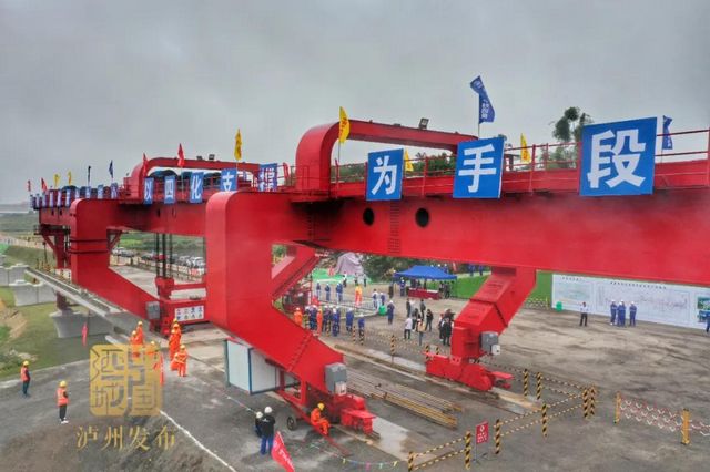 你们关心的高铁进展来了!京昆高铁渝昆段首孔箱梁成功架设(图2) 你们关心的高铁进展来了!京昆高铁渝昆段首孔箱梁成功架设(图2)