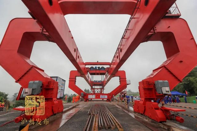 你们关心的高铁进展来了!京昆高铁渝昆段首孔箱梁成功架设(图6) 你们关心的高铁进展来了!京昆高铁渝昆段首孔箱梁成功架设(图6)