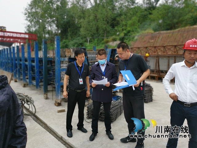 泸县市场监管局开展重点在建工程特种设备安全大检查(图2) 泸县市场监管局开展重点在建工程特种设备安全大检查(图2)