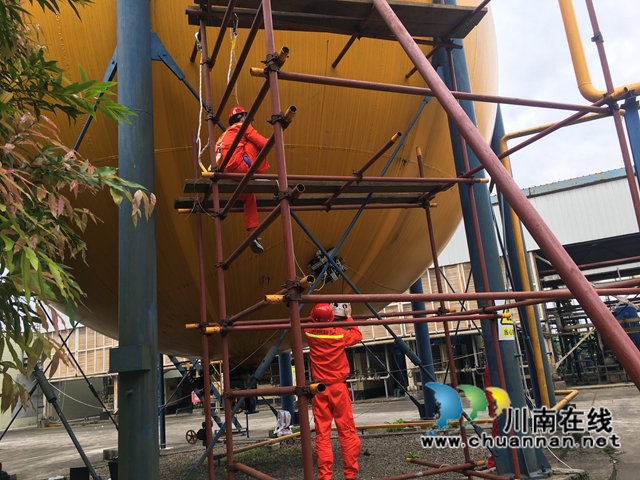 大型储罐智能化超声检测系统在四川天华股份有限公司开展现场实验(图1)