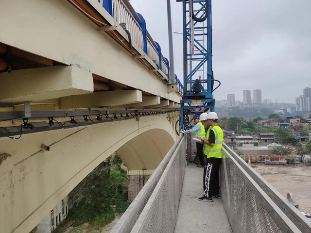 泸州长江大桥“体检”：今日下午三时恢复正常通行！(图1)