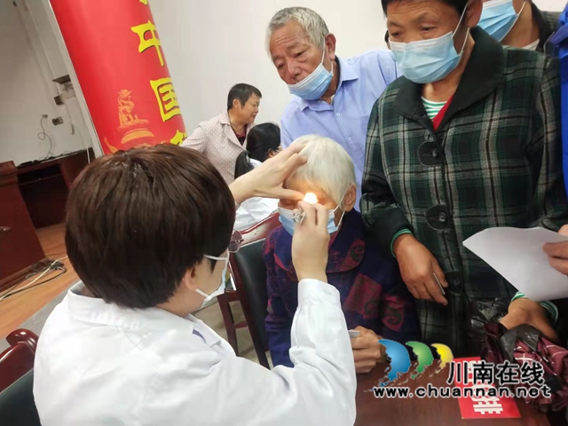 泸县残联到百和镇开展2021年贫困人员残疾认证工作(图1) 泸县残联到百和镇开展2021年贫困人员残疾认证工作(图1)