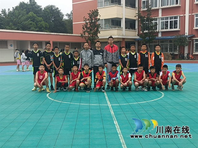泸县百和镇举行第二届中小学生篮球运动会(图1)