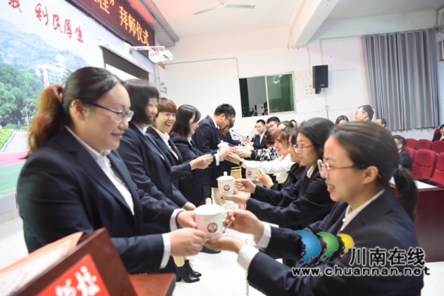 青蓝相济，携手同辉！叙永一中举行“青蓝工程”拜师仪式(图1)