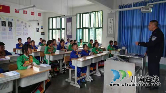 古蔺：苗汉双语助力网络安全课堂(图3)