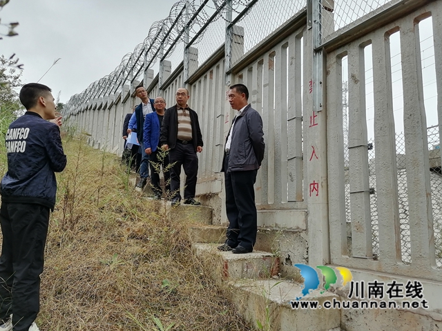 泸州市城管局带队检查绵泸高铁泸县境内路外环境安全问题(图1) 泸州市城管局带队检查绵泸高铁泸县境内路外环境安全问题(图1)