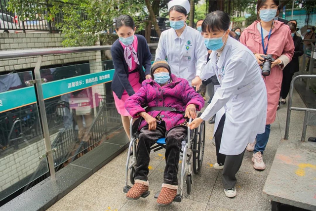 重阳节|听说车子接她去泸州，115岁“高三婆”笑了！(图2)