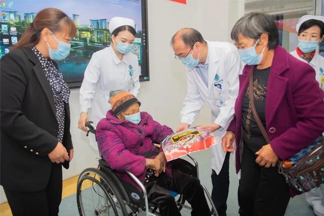 重阳节|听说车子接她去泸州，115岁“高三婆”笑了！(图7)