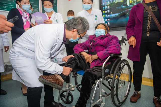 重阳节|听说车子接她去泸州，115岁“高三婆”笑了！(图8)