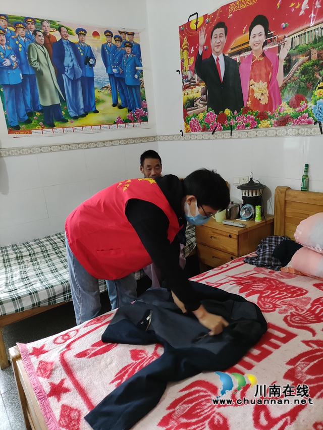 泸县云龙镇开展重阳节爱老敬老志愿服务活动(图1)