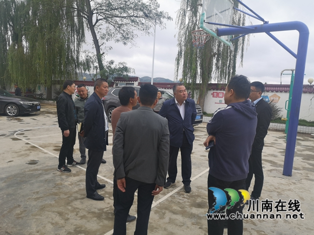 民盟泸州市委：持续推进路灯捐赠，照亮乡村振兴幸福路(图1)