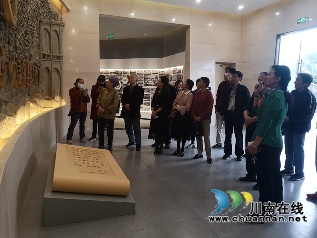 致公党泸州市委组织老党员赴泸职院开展“九九重阳节·浓浓敬老情”主题活动(图1) 致公党泸州市委组织老党员赴泸职院开展“九九重阳节·浓浓敬老情”主题活动(图1)