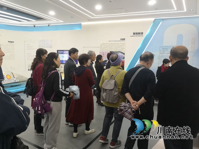 致公党泸州市委组织老党员赴泸职院开展“九九重阳节·浓浓敬老情”主题活动(图4) 致公党泸州市委组织老党员赴泸职院开展“九九重阳节·浓浓敬老情”主题活动(图4)