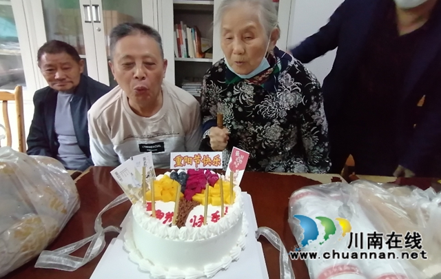 江阳区北城街道东门口社区开展重阳节“敬老爱老”慰问活动(图3)