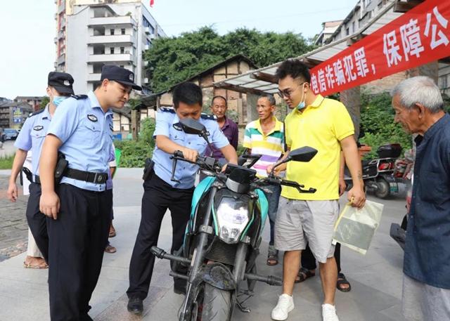 泸县玄滩派出所举行返赃仪式，7台摩托车和1台发电机！(图6)