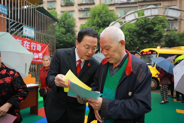 感受公平正义|重阳节护老行,龙马潭法院在行动(图4) 感受公平正义|重阳节护老行,龙马潭法院在行动(图4)