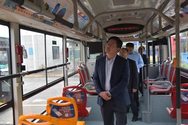 中国道路运输协会城市客运分会理事长王春杰莅临泸州公交调研指导工作(图2)