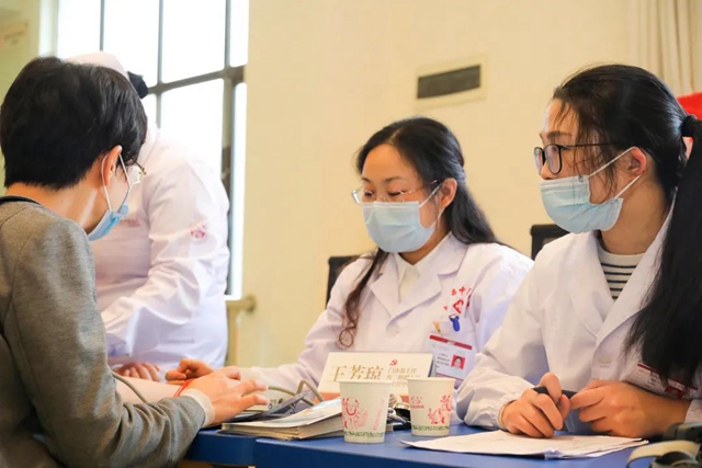 合江县中医医院：义诊服务进社区，重阳惠民敬老情(图5)