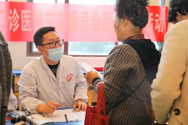 合江县中医医院：义诊服务进社区，重阳惠民敬老情(图7)
