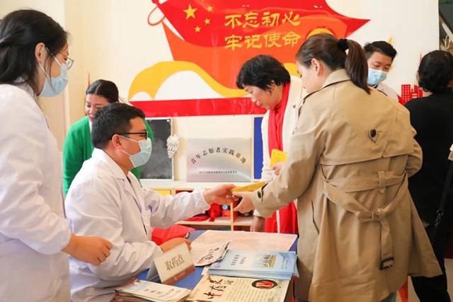 合江县中医医院：义诊服务进社区，重阳惠民敬老情(图6)