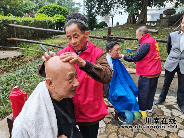 龙马潭区鱼塘街道云华山社区:爱在重阳 情满云华(图1) 龙马潭区鱼塘街道云华山社区:爱在重阳 情满云华(图1)