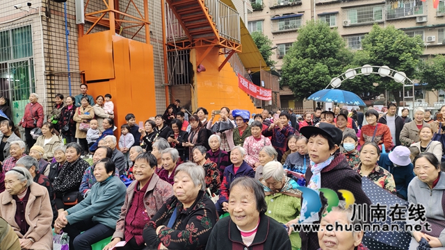 四川省第二批城乡社区治理试点项目——龙马潭区红星街道红星社区“社区服务项目化”之“乐在重阳·爱在红星”重阳主题系列活动顺利举行(图3) 四川省第二批城乡社区治理试点项目——龙马潭区红星街道红星社区“社区服务项目化”之“乐在重阳·爱在红星”重阳主题系列活动顺利举行(图3)