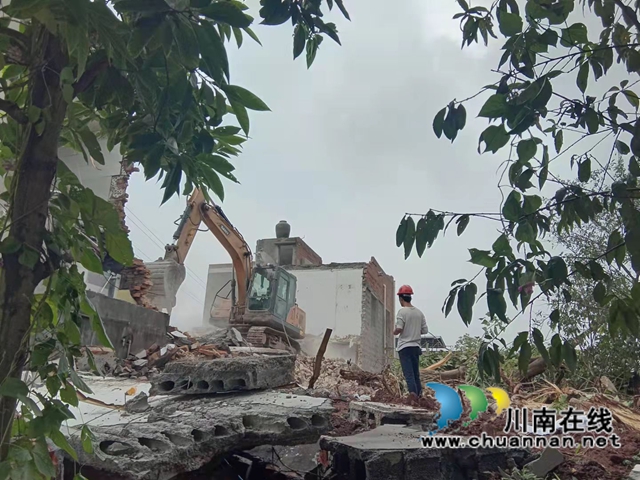 灾后重建有序推进,泸县建筑业协会会员单位建功一线(图12) 灾后重建有序推进,泸县建筑业协会会员单位建功一线(图12)