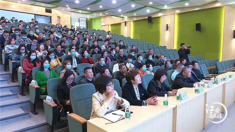 前三季度,宜宾实现网络交易额342.98亿元!(图3) 前三季度,宜宾实现网络交易额342.98亿元!(图3)