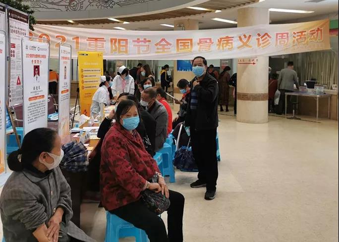 泸州市中医医院:内外联动,中医敬老(图2) 泸州市中医医院:内外联动,中医敬老(图2)