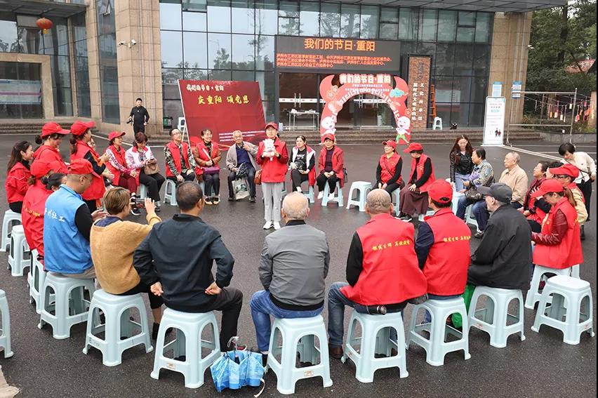 泸州市中医医院:内外联动,中医敬老(图7) 泸州市中医医院:内外联动,中医敬老(图7)