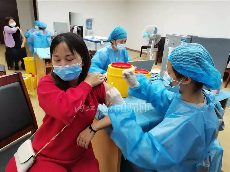 重要通知!内江开打疫苗“加强针”,相关部门发出提醒(图3) 重要通知!内江开打疫苗“加强针”,相关部门发出提醒(图3)