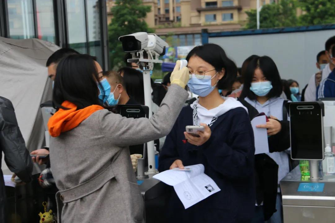 1161人报考！2021年“法考”泸州考区昨日开考(图4)