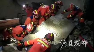 温暖！30张照片定格抗震救灾感人瞬间(图1)