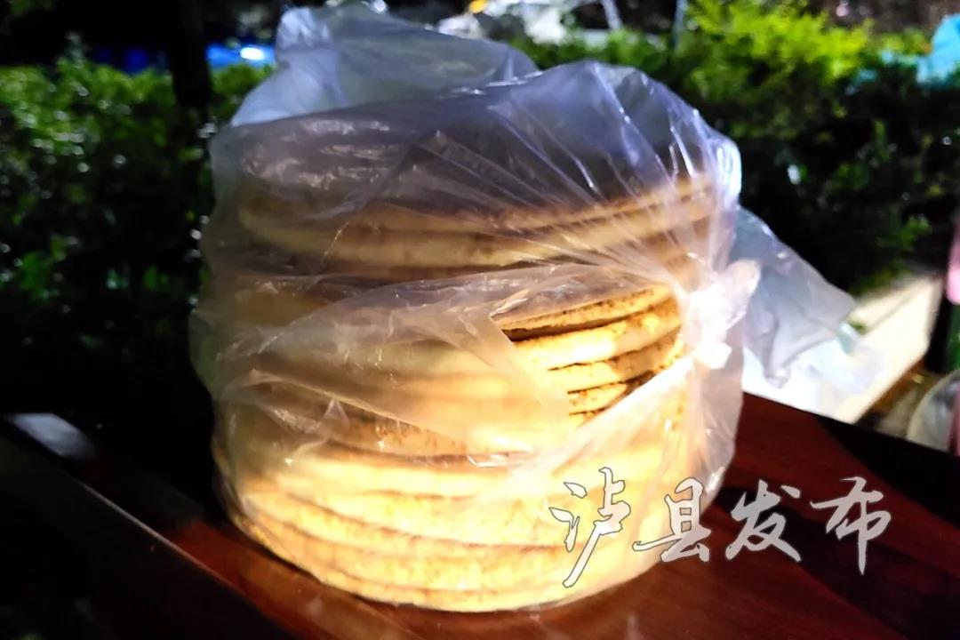 温暖！30张照片定格抗震救灾感人瞬间(图11)