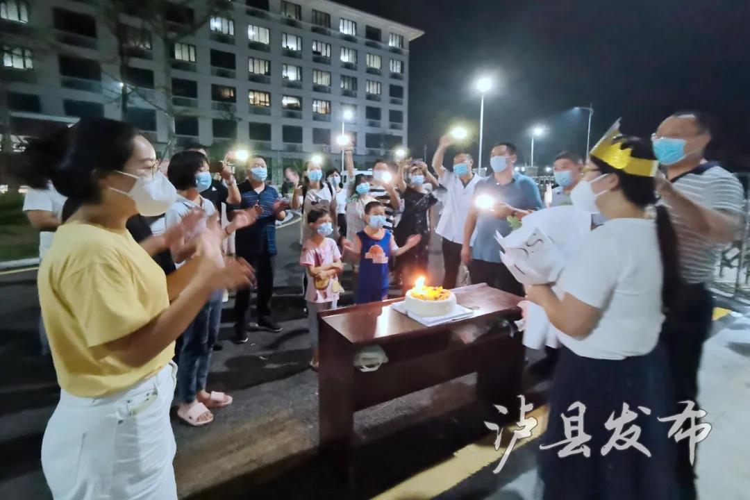 温暖！30张照片定格抗震救灾感人瞬间(图14)