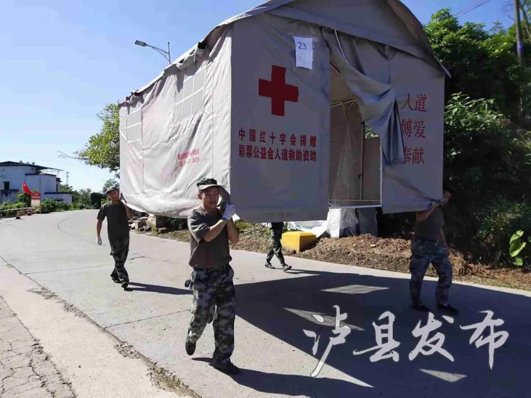 温暖！30张照片定格抗震救灾感人瞬间(图19)