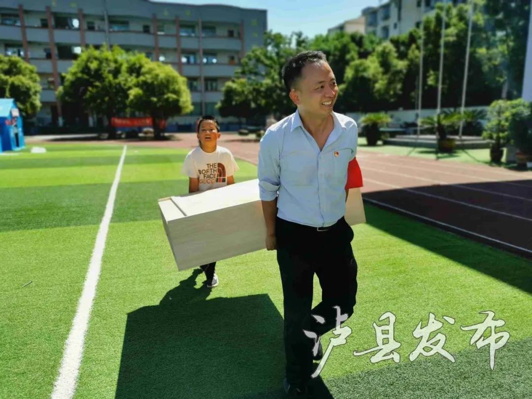 温暖！30张照片定格抗震救灾感人瞬间(图20)