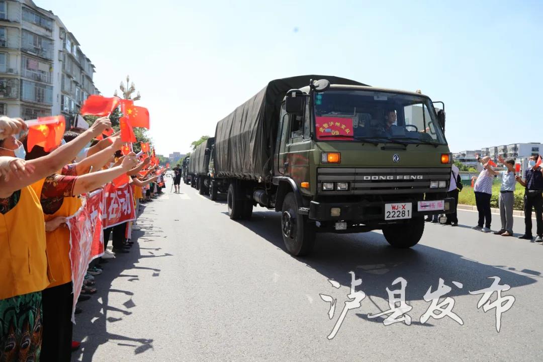 温暖！30张照片定格抗震救灾感人瞬间(图22)