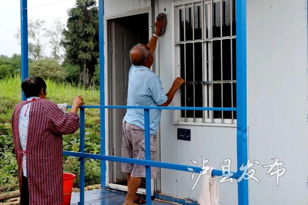 温暖！30张照片定格抗震救灾感人瞬间(图24)