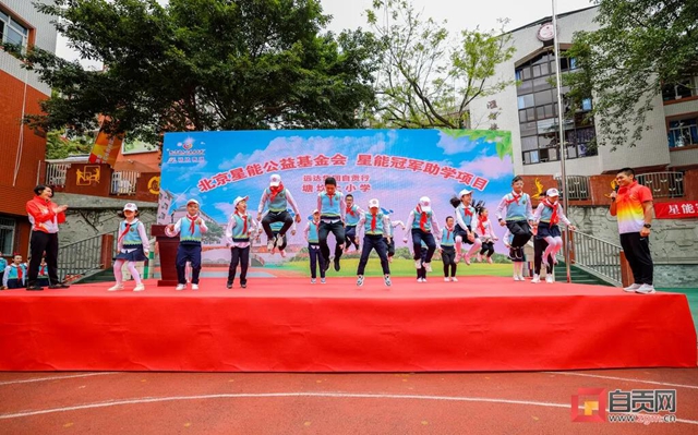 从自贡走出去的5位世界冠军,“回家”了!(图8) 从自贡走出去的5位世界冠军,“回家”了!(图8)