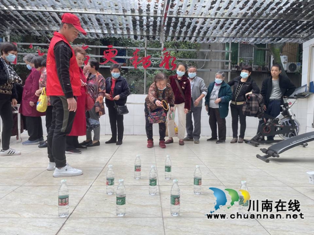 龙马潭区小市街道杜家街社区开展“我们的节日—重阳”趣味运动会(图1)