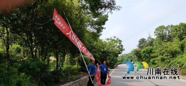 泸县云龙镇开展集中清理破损横幅专项行动(图1)