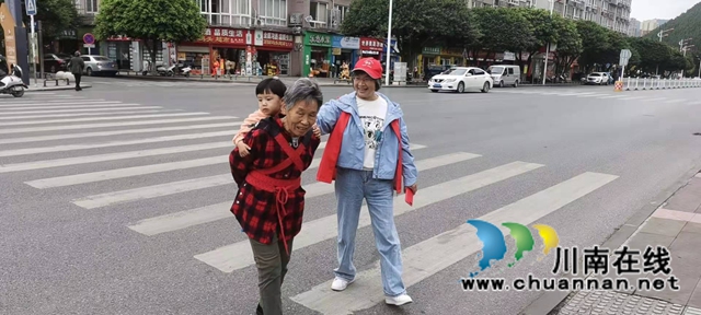 巩固创文成果，古蔺县委统战部志愿者在行动(图4)