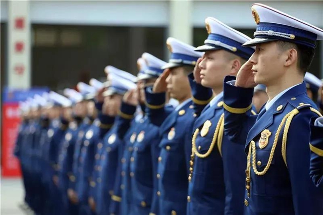 国家消防救援队伍招录1500人 | 公务员编制!泸州符合条件人员可报名(图1) 国家消防救援队伍招录1500人 | 公务员编制!泸州符合条件人员可报名(图1)