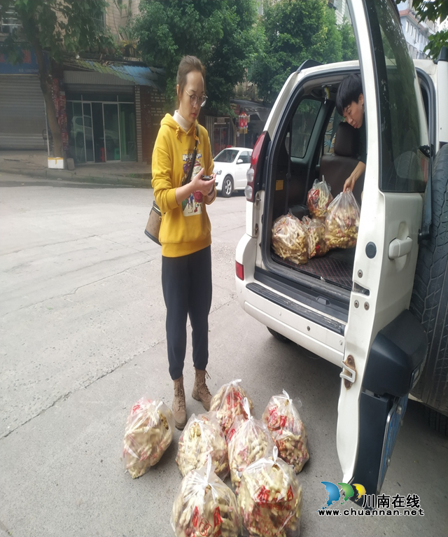 泸县建筑业协会成员认购滞销生姜  爱心接力助姜农破解"姜局"(图3)